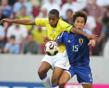 Robinho, Brasilien och Takashi Fukunishi, Japan