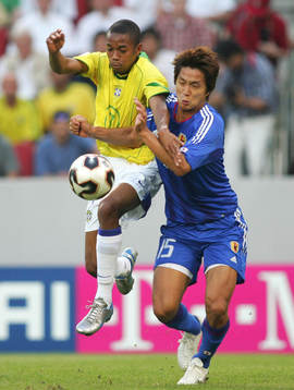 Robinho, Brasilien och Takashi Fukunishi, Japan