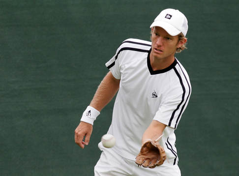 Tennis. Wimbledon. Thomas Johansson plockar bollar