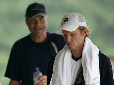 Tennis. Wimbledon. Thomas Johansson och i bakgrunden