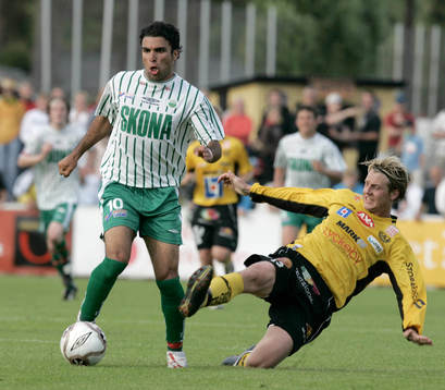  Daniel Nilsson, Mjällby och Arash Bajat, Frölunda