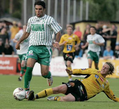  Daniel Nilsson, Mjällby och Arash Bajat, Frölunda