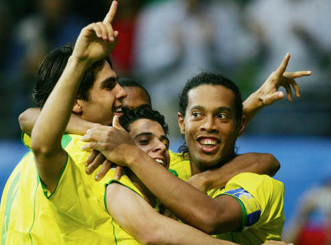 Kaka, Cicinho och Ronaldinho, jubel