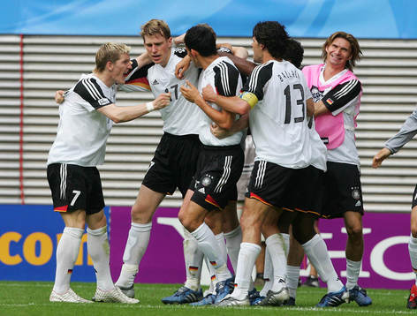  Bastian Schweinsteiger, Per Mertesacker, Robert Huth, Kevin Kuranyi, Michael Ballack, Thomas Brdaric, Tyskland, jubel efter 3-2.