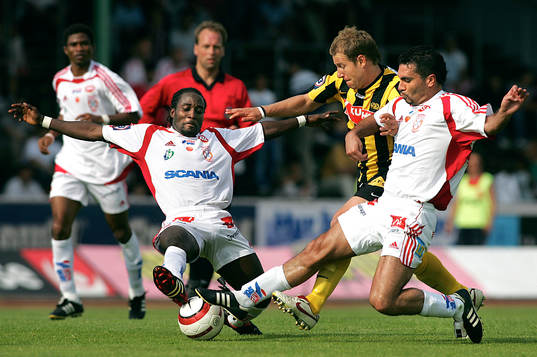 Jonas Henriksson, Häcken stoppas av Ibrahim Atiku och