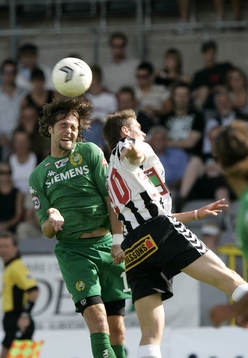  Max von Schlebrügge, Hammarby i nickduell med Jon Jönsson, BoIS.