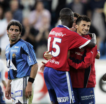 Målskyttarna Olivier Karekezi och Eldin Karisin jublar.