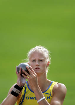 Carolina Klüft, Sverige stöter kula