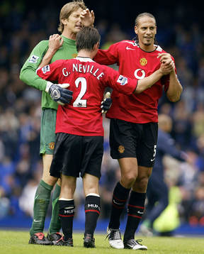   Rio Ferdinand, Gary Neville och Edwin Van Der Sar, MAnchester, jubel. 
