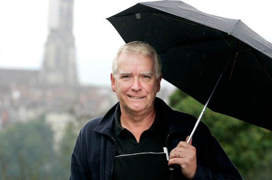  Rune Smith, reporter KVP, i ett regnigt Bern.