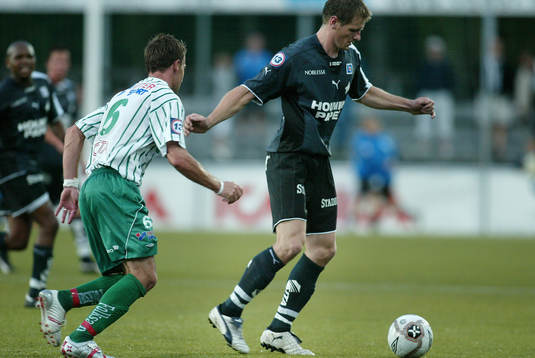 Fotboll, Superettan, Frölunda - Norrköping. Chay Hews, Frölunda och Stefan Thordasson, Norrköping.