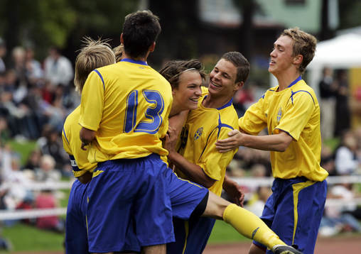 Albin Ekdal grinar illa