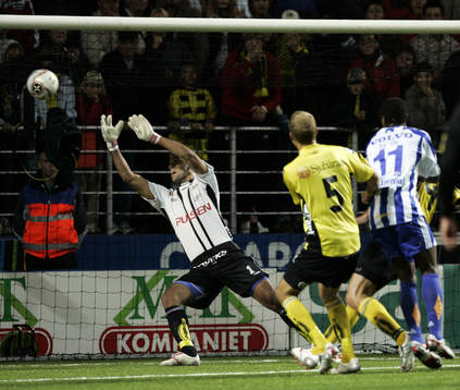 Samuel Wowoah, Göteborg sätter bollen bakom Abbas Hassan,