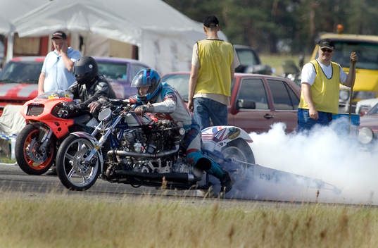 4 Motor. Dragracing, Rinkaby. Christer Hansson, närmast,