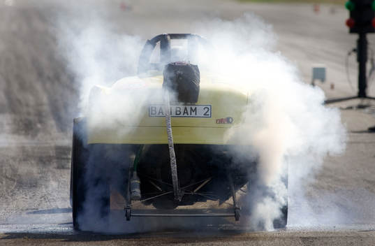 4 Motor. Dragracing, Rinkaby. Thomas almqvist ser till att