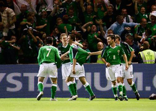   David Healy, Nordirland, jubel efter första målet.