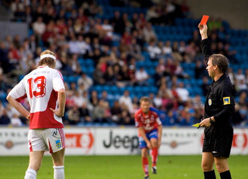 Kaspars Gorkss, Assyriska får rött kort av Åke