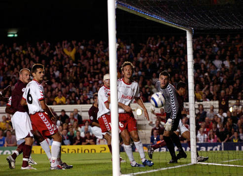 Gilberto Silva gör första målet för Arsenal