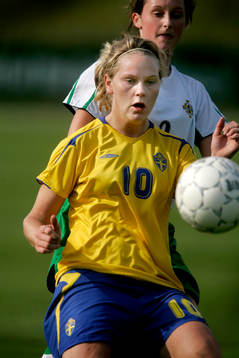 Lisa Dahlkvist, Sverige