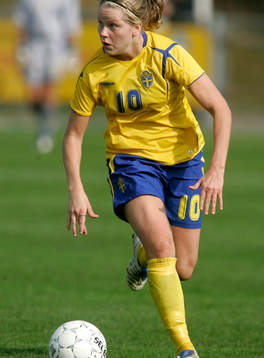 Lisa Dahlkvist, Sverige