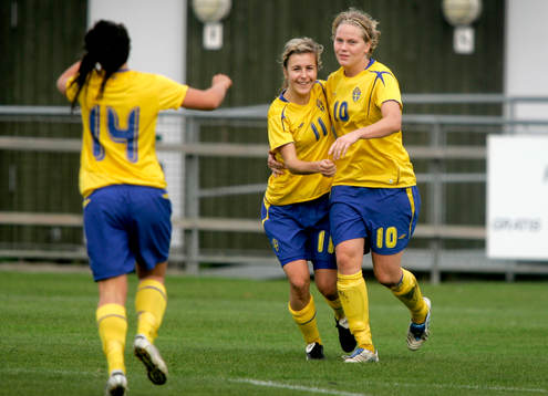 Josefin Johansson (14) och Johanna Andersson och Lisa