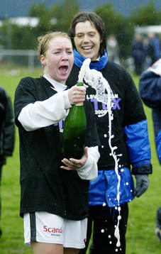  Jitex jubel, glädje, champagne. Klara för allsvenskan.