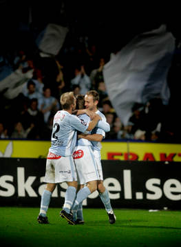  Anders Andersson, Jesper Bech, och Jon Inge Höiland, Malmö, jubel efter att Bech gjort 2-0.