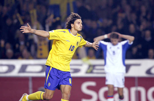   Zlatan Ibrahimovic jublar efter 1-1 målet