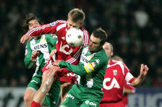 Mattias Bjärsmyr i nickduell med Mikkel Jensen