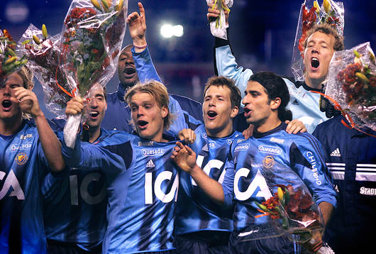  Johan Arneng, Tobias Hysén och Abgar Barsom firar tillsammans. Jubel, glädje.