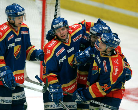  Djurgårds glädje efter mål av Nichlas Falk. Jubel.