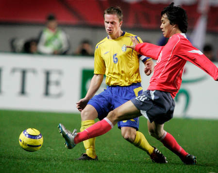 Tobias Linderoth, Sverige och Chu Young Park, Sydkorea