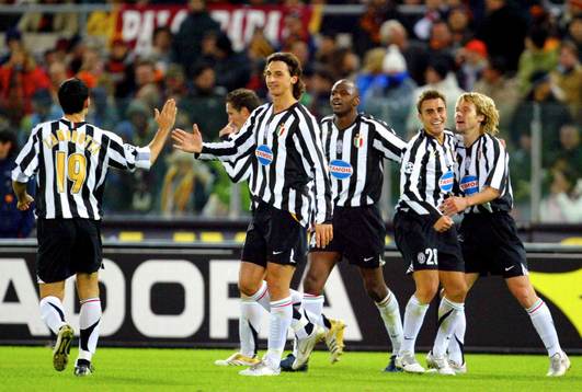  Pavel Nedved, Gianluca Zambrotta, Giorgio Chiellini, Zlatan Ibrahimovic, Patrick Vieira och Fabio Cannavaro, Juventus, jubel.