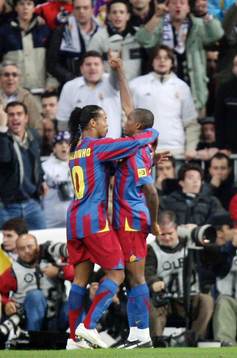  Samuel Eto`o och Ronaldinho, Barcelona, jubel.