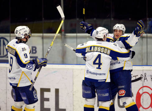 3-2 efter förlängning av Andreas Karlsson, HV71. Jubel