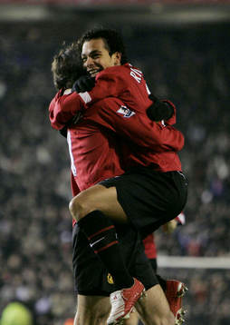  Ruud van Nistelrooy, jubel efter första målet för Manchester United, tillsammans med Kieran Richardson. 