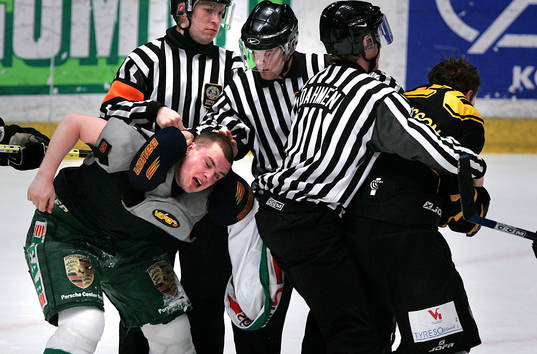 Peter Jönsson, Rögle och Jimmie Svensson, AIK irriterade