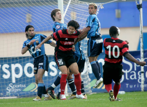  Suveräne Andre Luiz Tavarez skruvar in 1-0 förbi Djurgårdens Lance Davis och blir jublande glad.