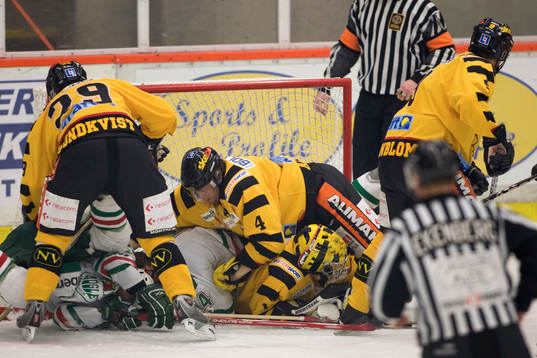 Trång hos Andreas Hadelöv, målvakt, Skellefteå