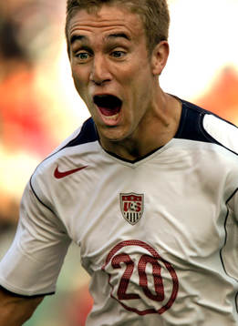 Reportage om fotboll i USA. USA-Norge. Taylor Twellman, USA jublar efter ett