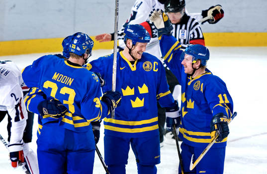 Fredrik Modin, Mats Sundin och Daniel Alfredsson jubel