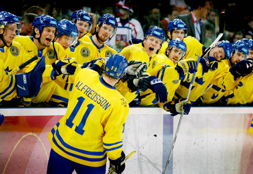 Mats Sundin och . Henrik Zetterberg jublar när Daniel