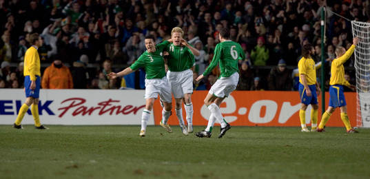   Irland jublar, Damien Duff grattas till 1-0.
