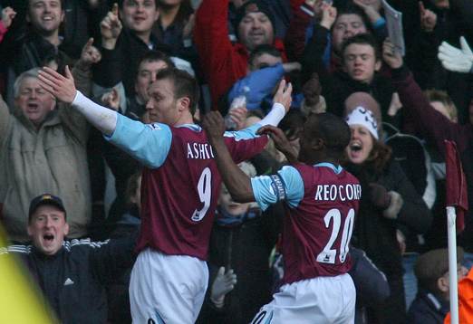 Dean Ashton och Nigel Reo-Coker, West Ham (Jubel)