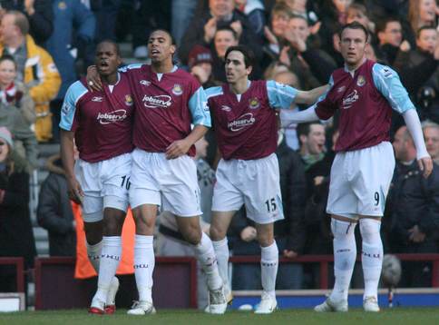 Marlon Harewood, Anton Ferdinand, Yossi Benayoun och Dean Ashton, West Ham (Jubel)