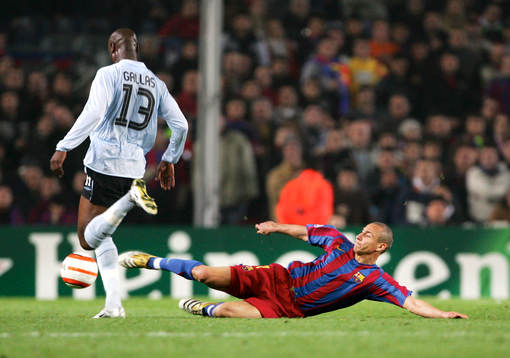 Henrik Larsson, Barcelona glidtacklar  William Gallas,