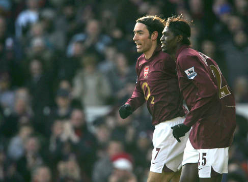  Robert Pires och Emanuelle Adebayor, Arsenal (Jubel)