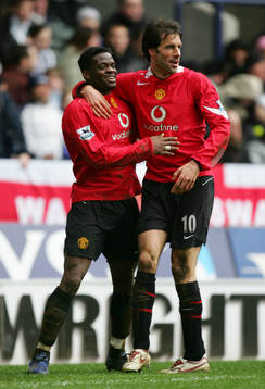  Ruud Van Nistelrooy och Louis Saha, Manchester (Jubel)