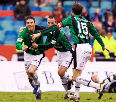  1-0, James Keene, som grattas av Daniel Nicklasson och Khari Stephenson.