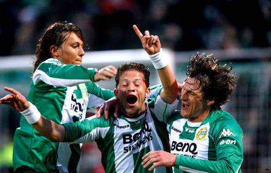 Björn Runström, Paulinho Guará och Pétur Marteinsson jublar tillsammans. Jubel.